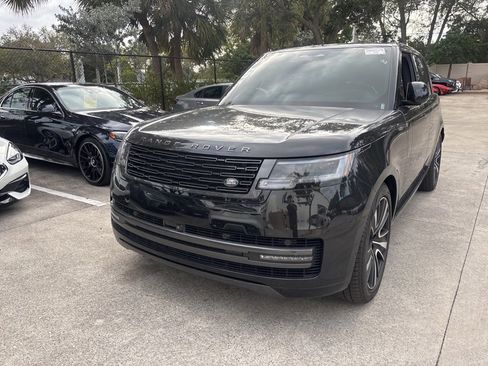 Used 2024 Land Rover Range Rover SE image 1