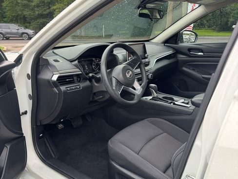 Used 2025 Nissan Altima 2.5 SV FWD image 8
