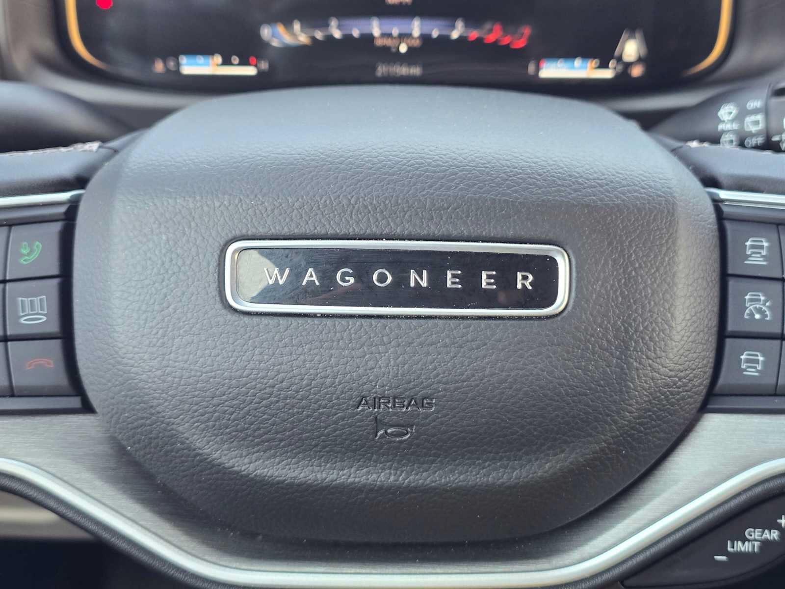Used 2025 Jeep Wagoneer 4WD image 25
