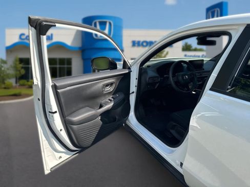Used 2024 Honda HR-V Sport image 11
