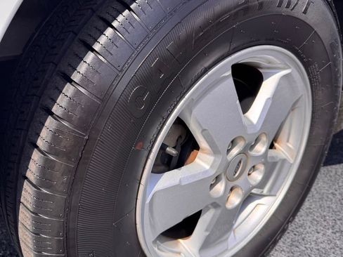 Used 2010 Ford Escape XLT AWD/4WD image 24