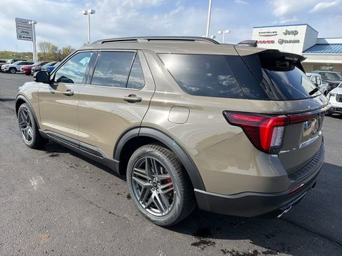 New 2026 Ford Explorer ST AWD/4WD image 3