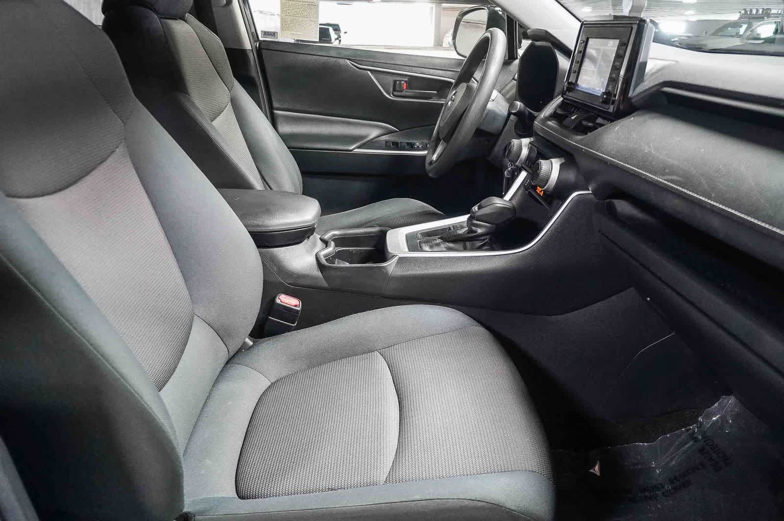 Certified 2019 Toyota RAV4 LE w/ Carpet Mat Package FWD image 19