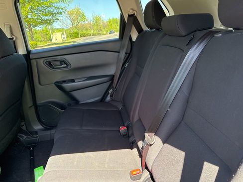 Used 2024 Nissan Rogue S image 10