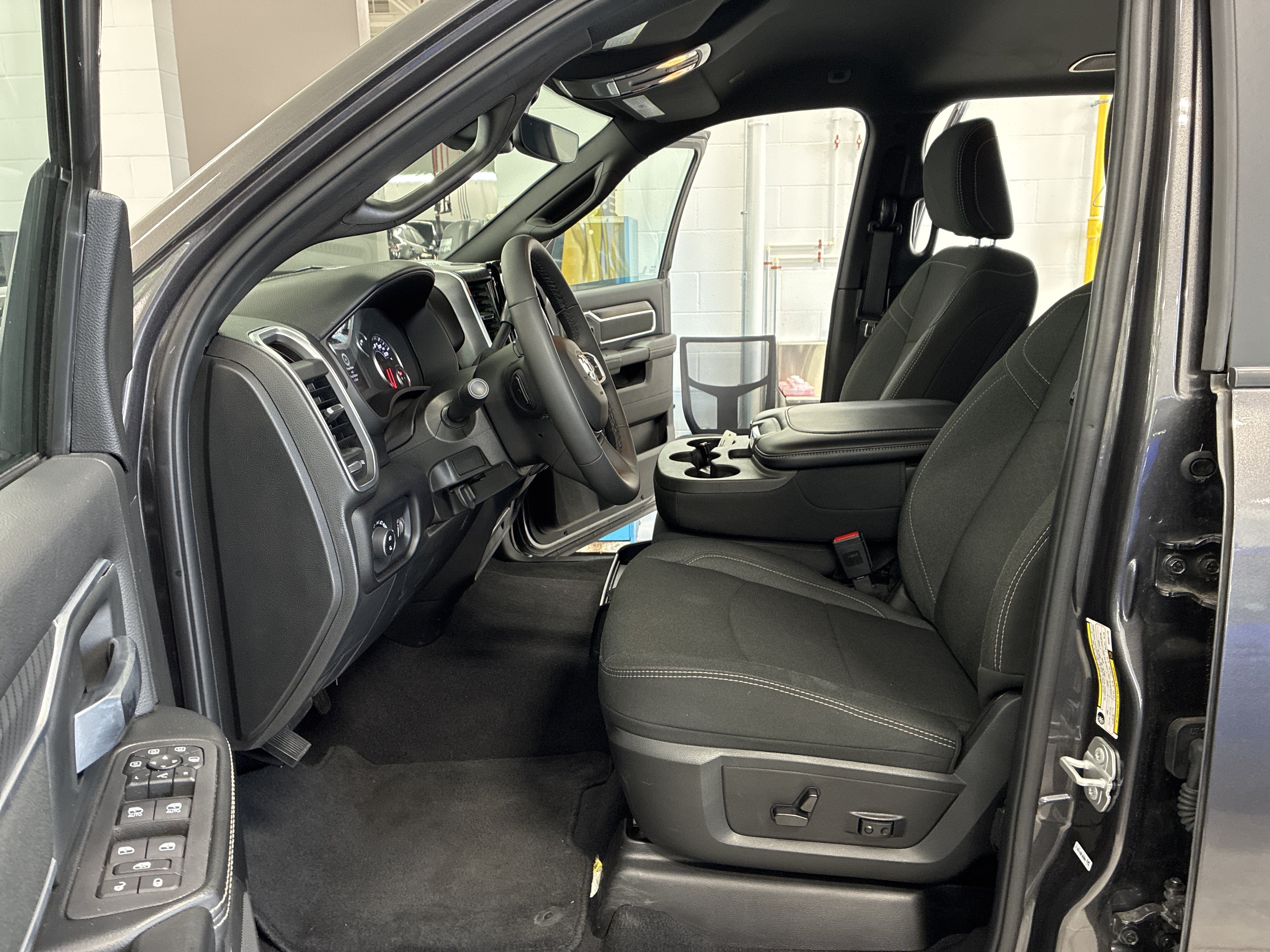 Certified 2025 RAM 2500 Big Horn AWD/4WD image 14
