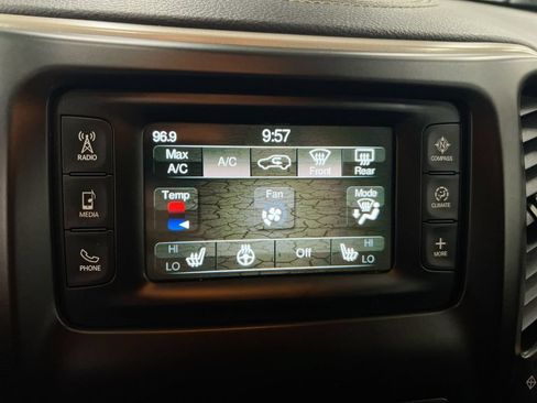 Used 2018 Jeep Cherokee Latitude w/ Cold Weather Group AWD/4WD image 16