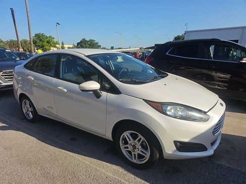 Used 2017 Ford Fiesta SE FWD image 3