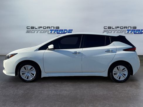 Used 2025 Nissan Leaf S image 8