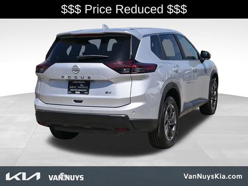 Used 2024 Nissan Rogue SV FWD image 31