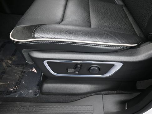 Used 2025 RAM 1500 Laramie image 15