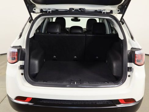 Used 2019 Jeep Compass Latitude w/ Popular Equipment Group image 18