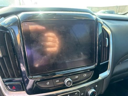 Used 2019 Chevrolet Traverse Premier w/ Driver Confidence II Package FWD image 18