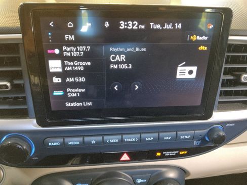 Used 2023 Hyundai Venue Limited w/ Cargo Package FWD image 25