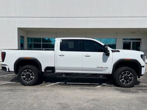 Used 2024 GMC Sierra 2500 AT4 w/ AT4 Preferred Package AWD/4WD image 2