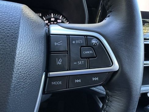 Used 2024 Toyota Highlander LE image 15