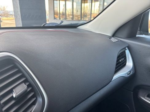 Used 2016 Jeep Cherokee Trailhawk image 25