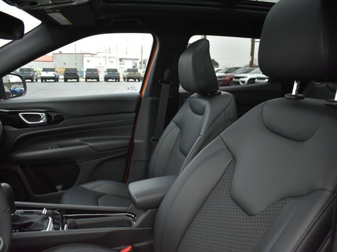 New 2026 Jeep Compass Latitude w/ Sun and Sound Group image 16