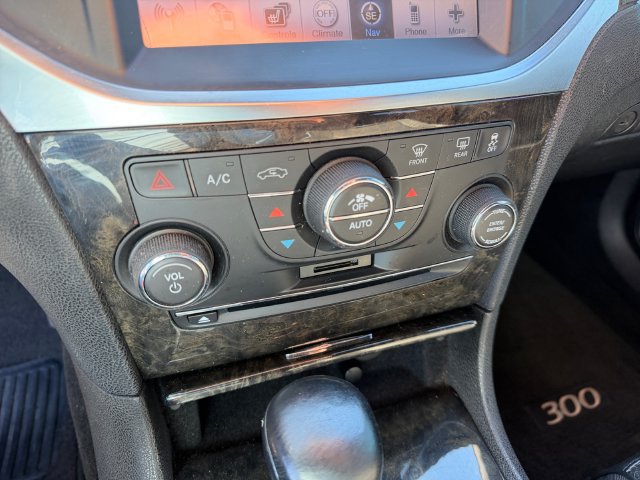 Used 2011 Chrysler 300 C RWD image 28