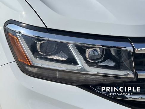 Used 2021 Volkswagen Atlas Cross Sport SE w/ V6 Towing Package FWD image 9