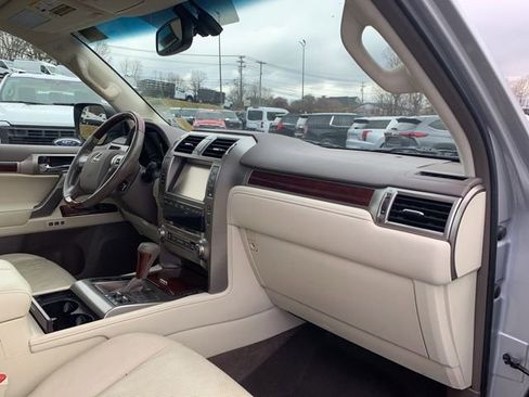 Used 2016 Lexus GX 460 w/ Premium Package image 18