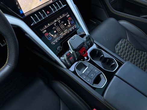 Used 2021 Lamborghini Urus image 55