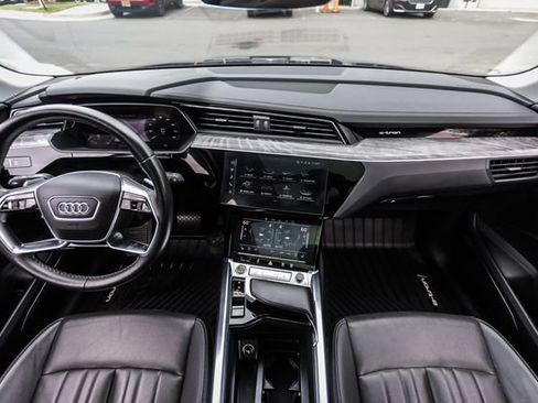 Used 2022 Audi e-tron Premium Plus AWD/4WD image 54