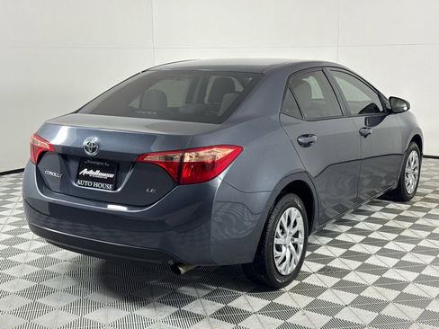 Used 2018 Toyota Corolla LE image 5