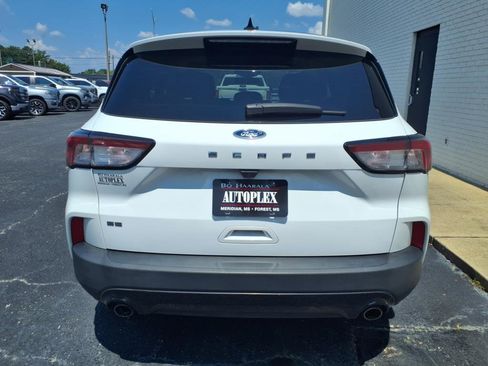 Used 2022 Ford Escape SE w/ SE Sport Appearance Package image 4