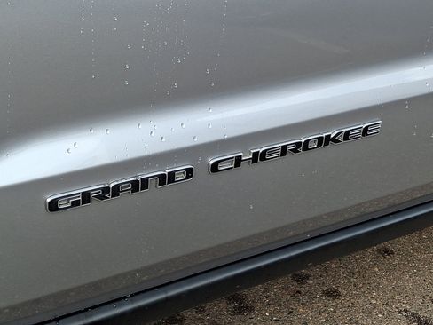 Used 2021 Jeep Grand Cherokee Limited AWD/4WD image 33