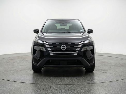 Used 2025 Nissan Rogue SV image 2