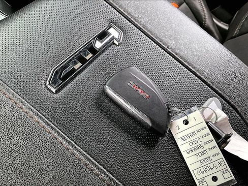 Used 2025 GMC Sierra 2500 AT4 AWD/4WD image 14