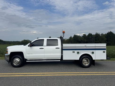 Used 2015 Chevrolet Silverado 3500 W/T w/ WT Convenience Package AWD/4WD image 3