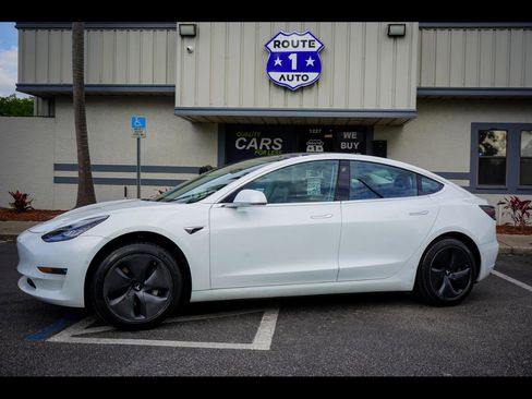 Used 2018 Tesla Model 3 image 1
