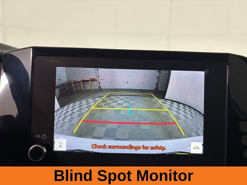 Used 2025 Toyota Camry SE image 14