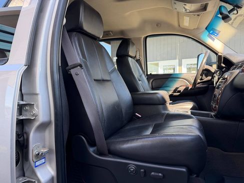 Used 2008 Chevrolet Silverado 3500 LTZ w/ Suspension Package, Off-Road image 19