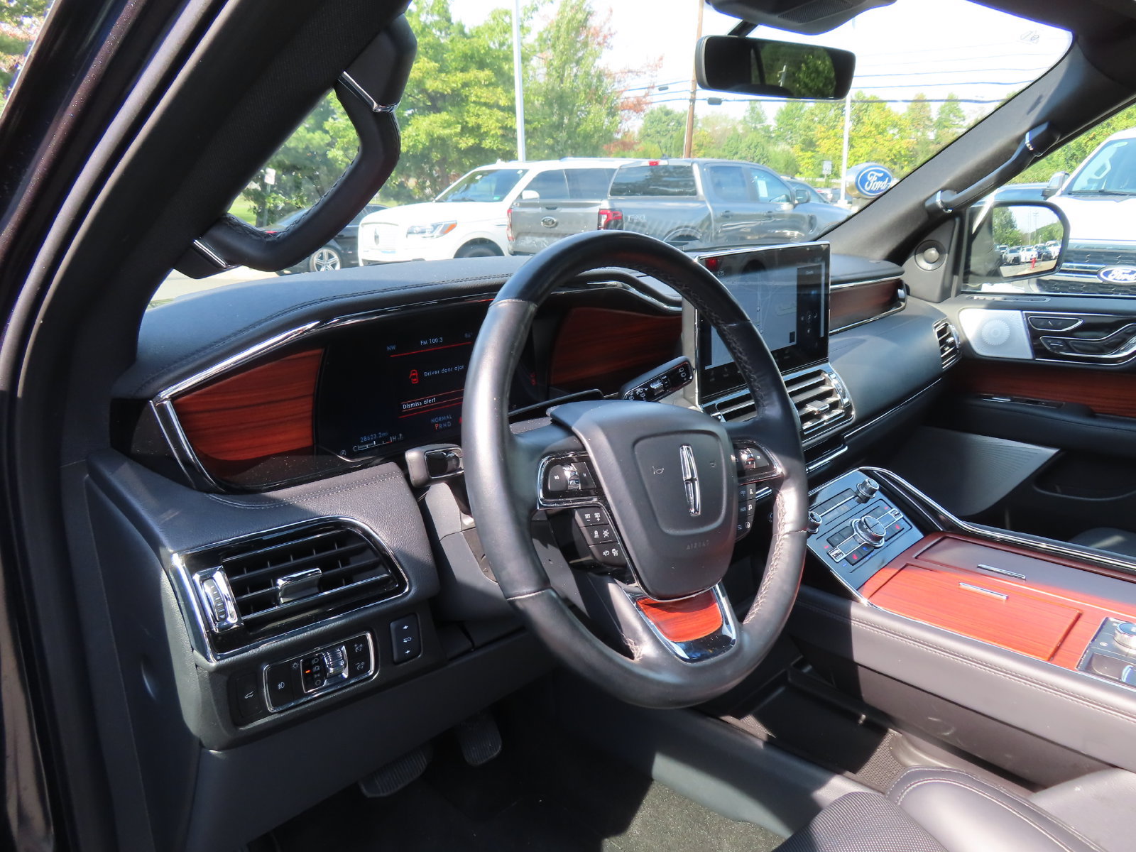 Used 2024 Lincoln Navigator L Reserve AWD/4WD image 18