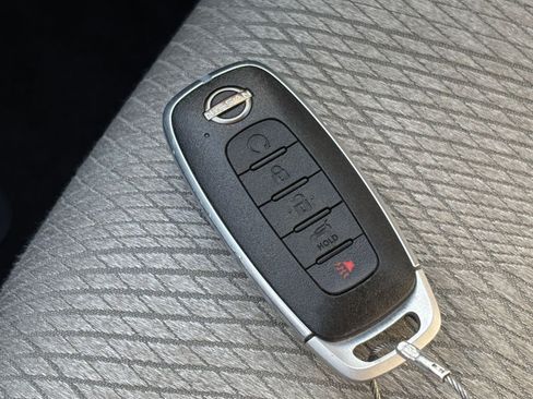 Used 2025 Nissan Rogue SV AWD/4WD image 27