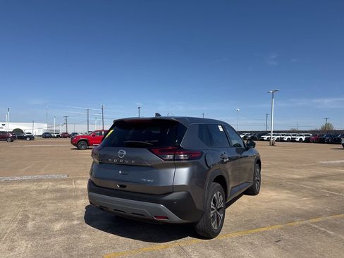Certified 2021 Nissan Rogue SV image 18