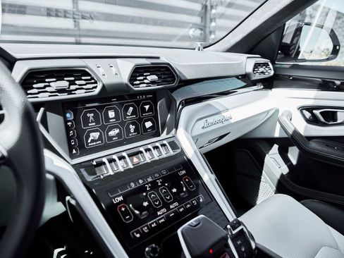 Used 2019 Lamborghini Urus AWD/4WD image 68