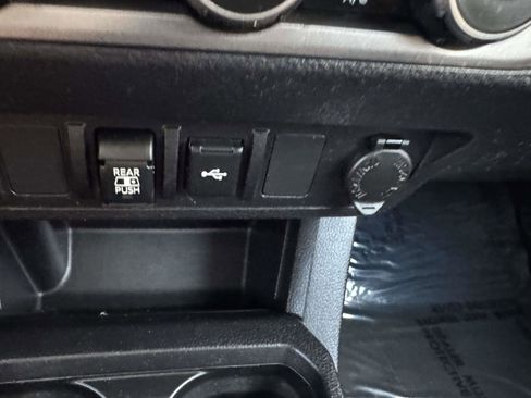 Certified 2022 Toyota Tacoma SR5 image 34