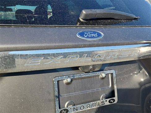 Used 2022 Ford Explorer XLT w/ Class IV Trailer Tow Package image 4