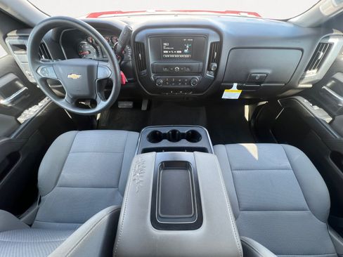 Used 2018 Chevrolet Silverado 1500 Custom w/ Custom Convenience Package RWD image 3