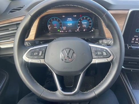Certified 2025 Volkswagen Atlas SE image 14