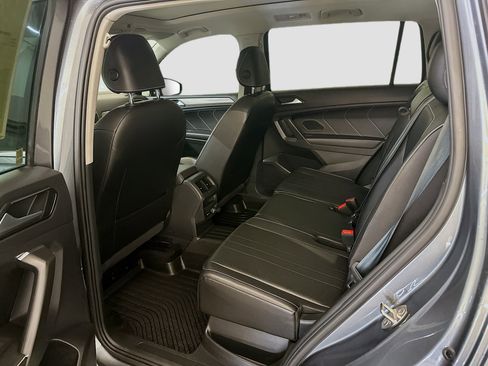 Used 2022 Volkswagen Tiguan SE w/ Panoramic Sunroof Package AWD/4WD image 29