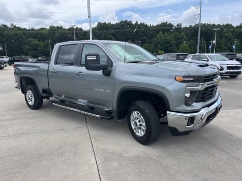 Used 2025 Chevrolet Silverado 2500 LT w/ Convenience Package AWD/4WD image 12