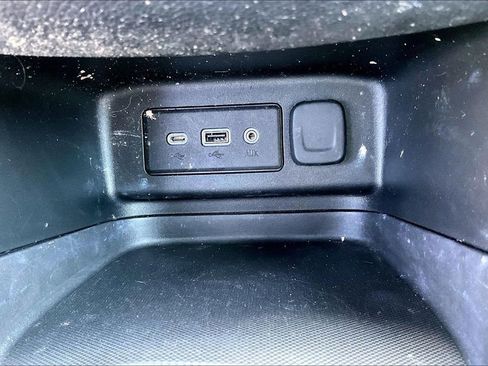Used 2022 Chevrolet Equinox RS w/ LPO, Floor Liner Package FWD image 32