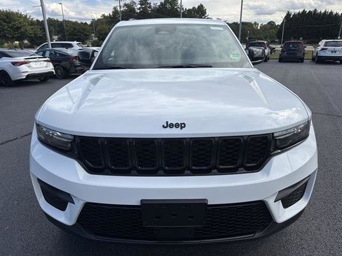 New 2025 Jeep Grand Cherokee Altitude image 2