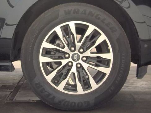 Used 2025 Ford Expedition Platinum AWD/4WD image 41
