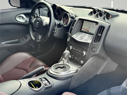 Used 2017 Nissan 370Z Touring Sport image 7