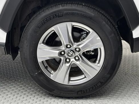 Used 2024 Toyota RAV4 XLE AWD/4WD image 7